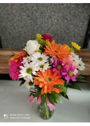 vazoda karışık kır çiçekleri